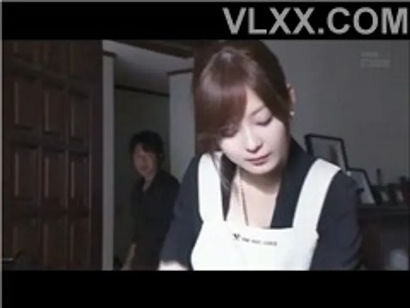 Anh xã đi công tác, vợ ở nhà bị bạn tình của chị gái cưỡng hiếp